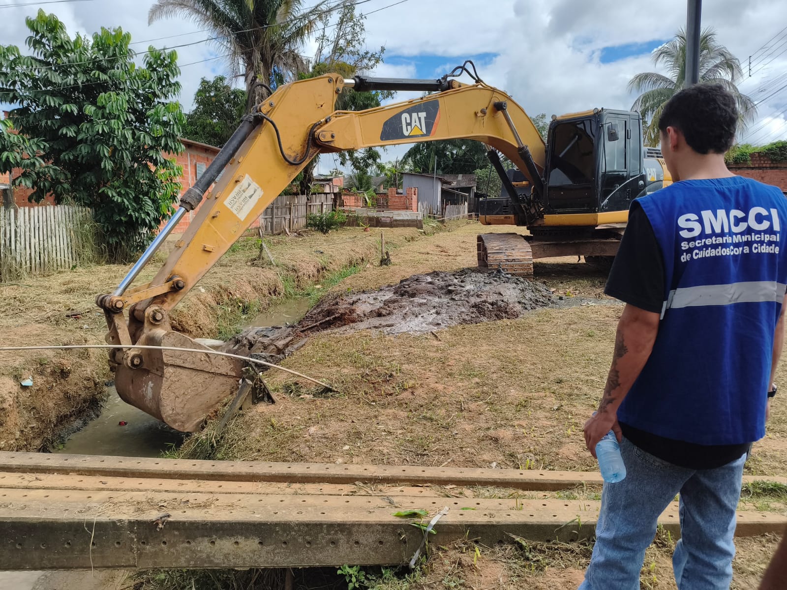 Prefeitura inicia a segunda fase de desobstrução e limpeza de córregos e igarapés na Baixada