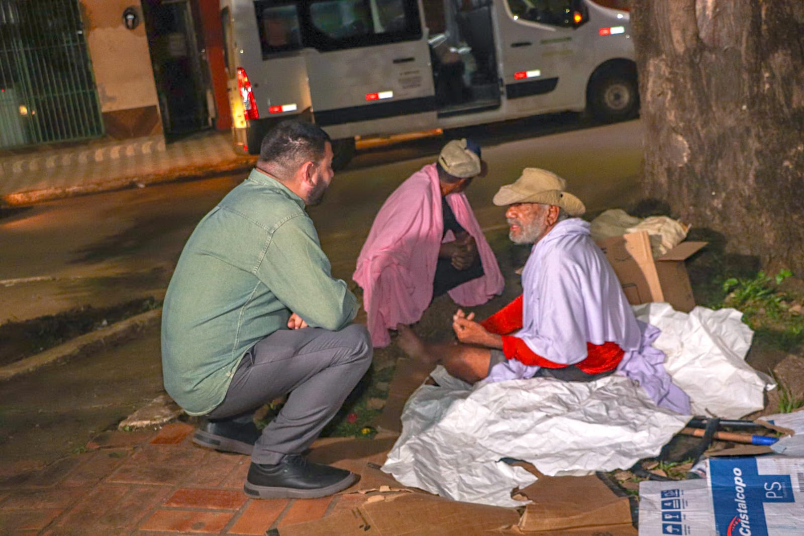 Prefeitura intensifica entrega de agasalhos e cobertores para população em situação de rua em Rio Branco