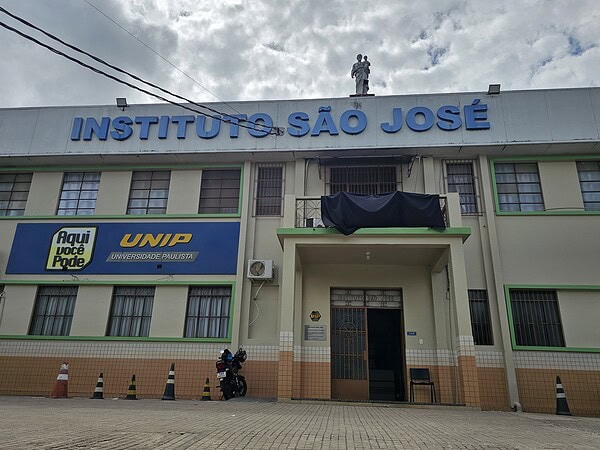 Instituto São José divulga cronograma de retorno escalonado das aulas após atentado armado